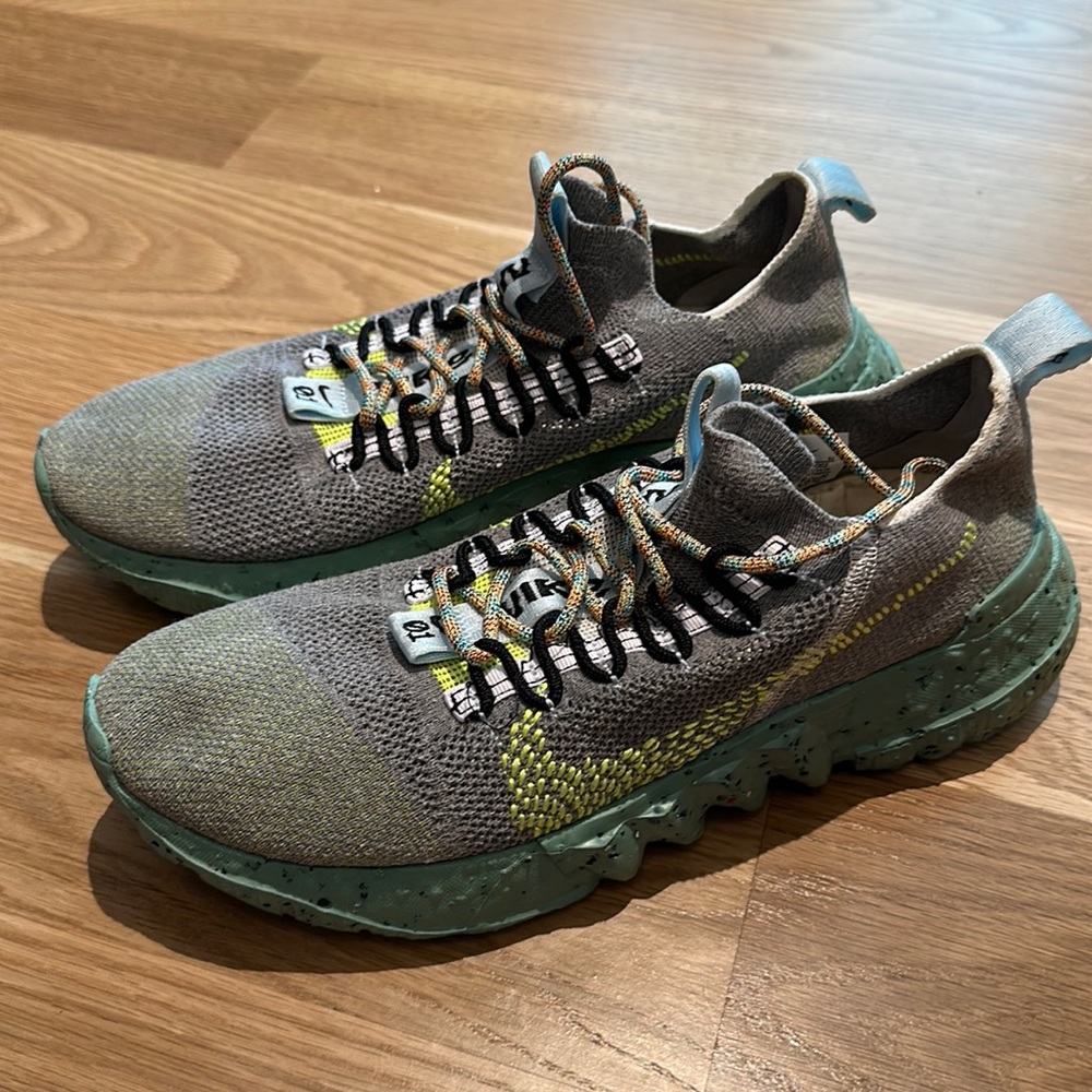 Men’s Nike Sneakers (gray/green) size 10.5